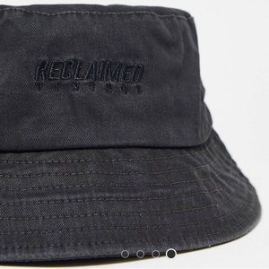 RECLAIMED VINTAGE | bucket hat in washed black